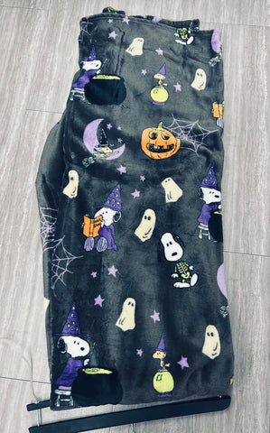 Snoopy Spooky Halloween Throw