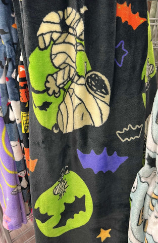 Snoopy Black Halloween Throw